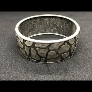 Premier Designs Jewelry - Premier Designs hinged bracelet Premier Designs Jewelry - Premier Designs hinged bracelet